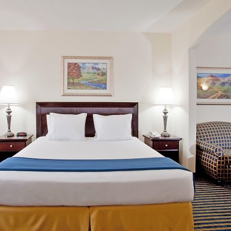 Holiday Inn Express & Suites Chesapeake By Ihg Eksteriør billede